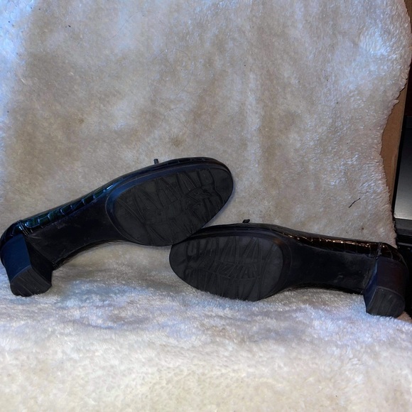 Stuart Weitzman Dark Green Crocodile Loafer Heels - Picture 7 of 7